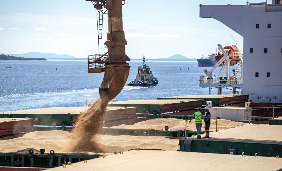 Abril começa com alta expectativa para embarque de granéis para exportação pelo Porto de Paranaguá