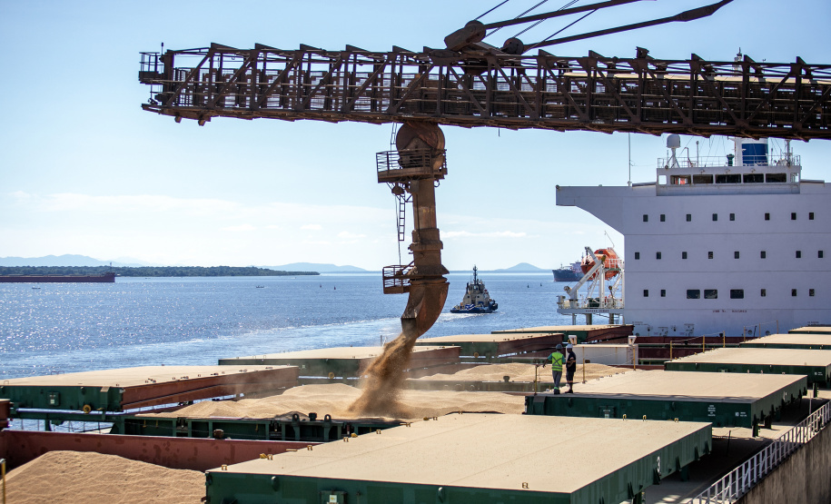 Abril começa com alta expectativa para embarque de granéis para exportação pelo Porto de Paranaguá
