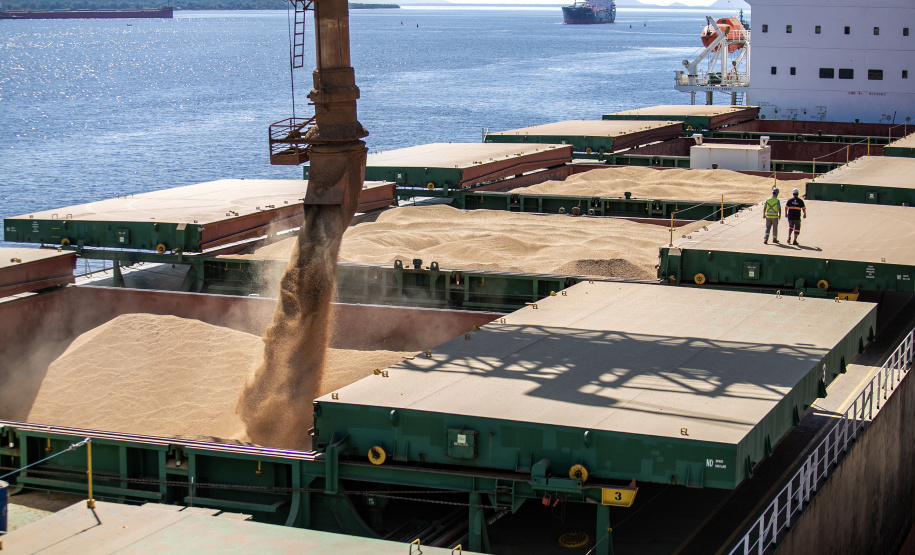 Abril começa com alta expectativa para embarque de granéis para exportação pelo Porto de Paranaguá
