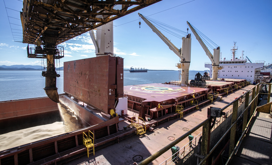 Abril começa com alta expectativa para embarque de granéis para exportação pelo Porto de Paranaguá