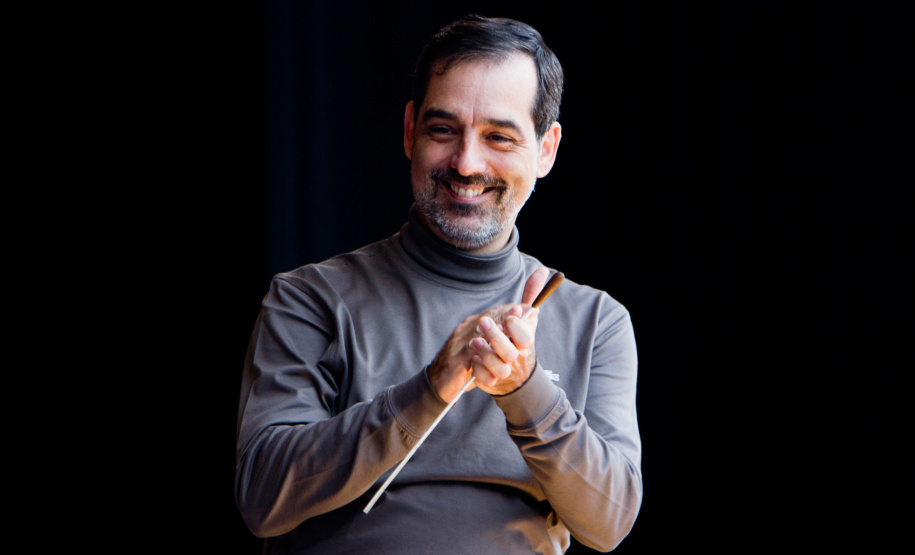 Orquestra Sinfônica do Paraná convida o público a uma viagem musical neste domingo