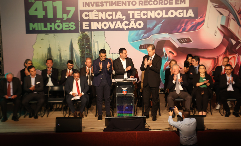 Governador assina decretos que regulamentam a Lei e o Fundo de Inovação do Paraná