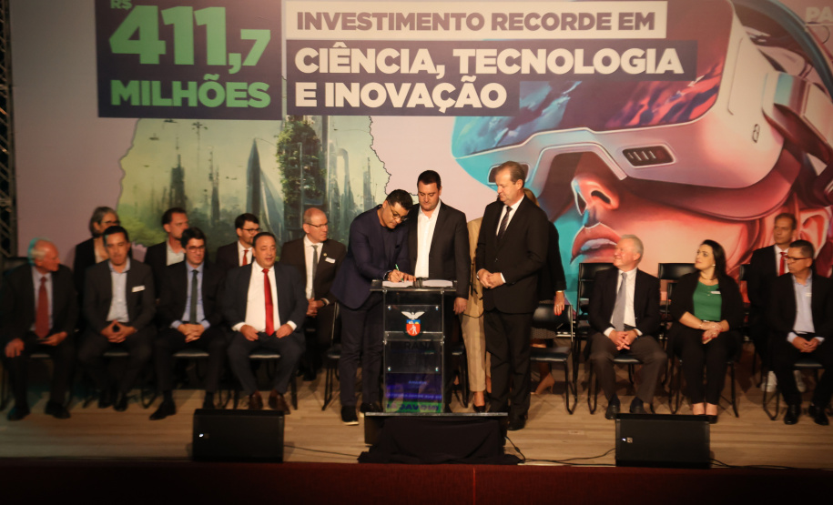 Governador assina decretos que regulamentam a Lei e o Fundo de Inovação do Paraná