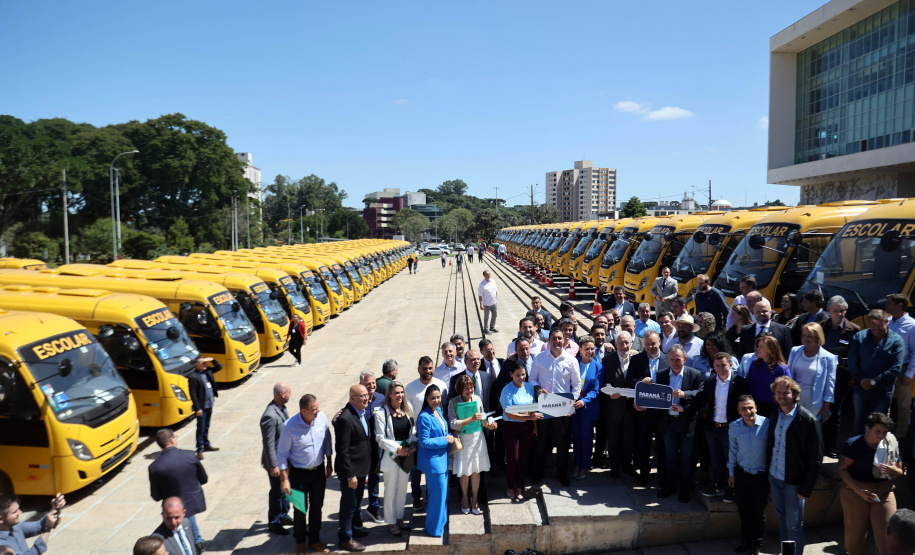 ENTREGA ÔNIBIS ESCOLARES