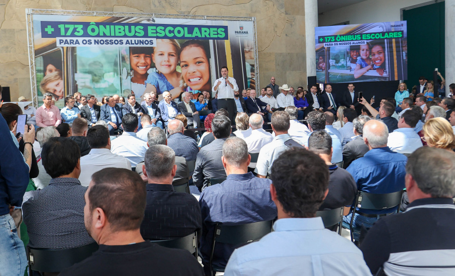 ENTREGA ÔNIBIS ESCOLARES