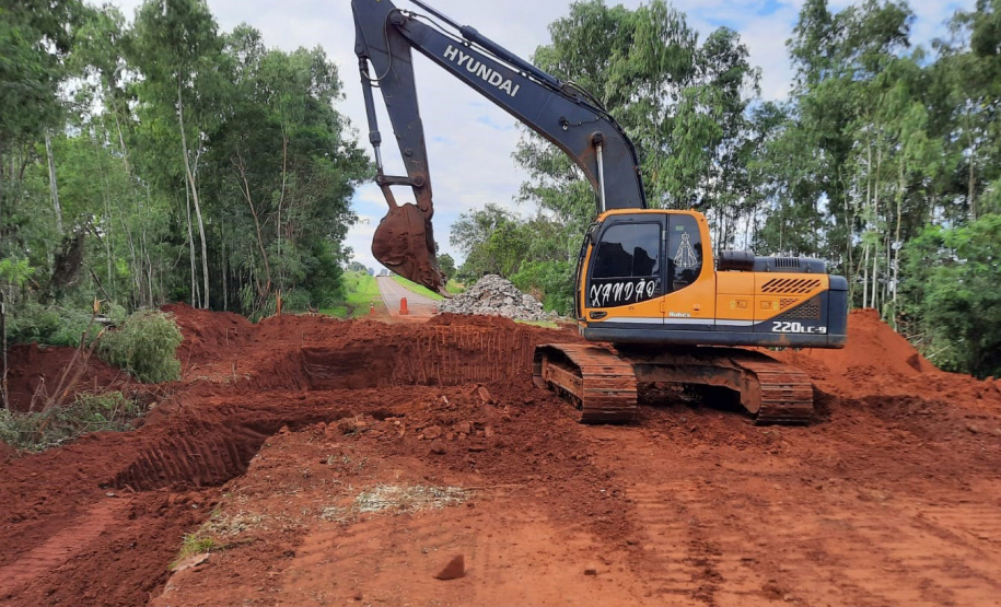 Com investimento de R$ 1,2 milhão, Estado inicia recuperação da PR-492 em Tamboara