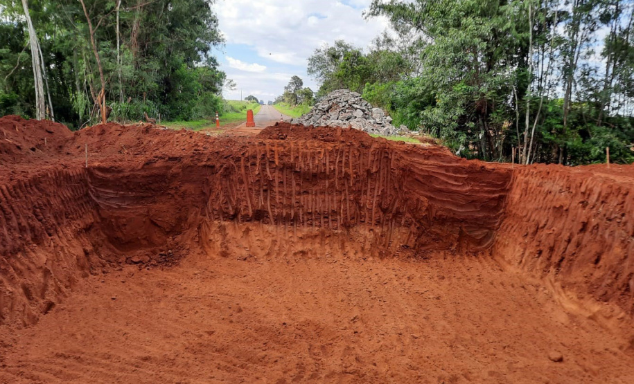 Com investimento de R$ 1,2 milhão, Estado inicia recuperação da PR-492 em Tamboara