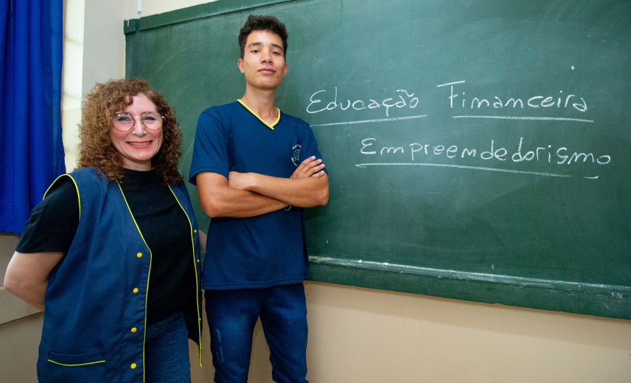 Inspirado por professora de Educação Financeira, aluno de Tibagi se prepara para abrir marcenaria própria