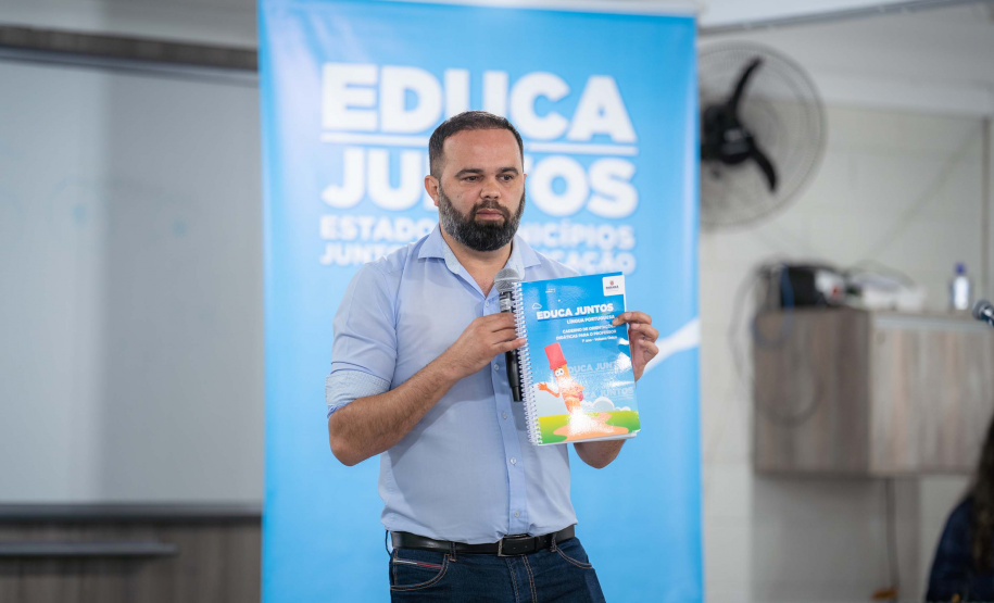 Educação entrega material complementar de alfabetização para redes municipais de ensino