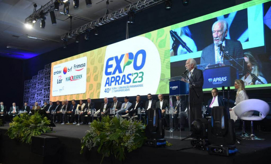 O vice-governador Darci Piana e o secretário da Agricultura, Norberto Ortigara, participaram da abertura da ExpoApras 2023.