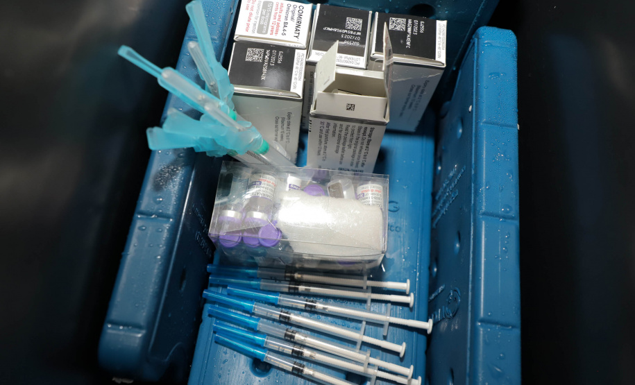 Secretaria da Saúde promove ação para imunizar seus servidores contra Influenza e Covid-19