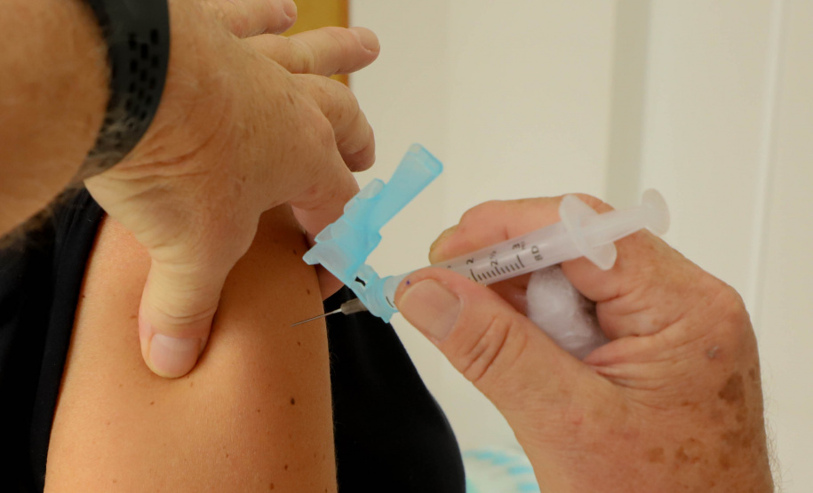 Secretaria da Saúde promove ação para imunizar seus servidores contra Influenza e Covid-19