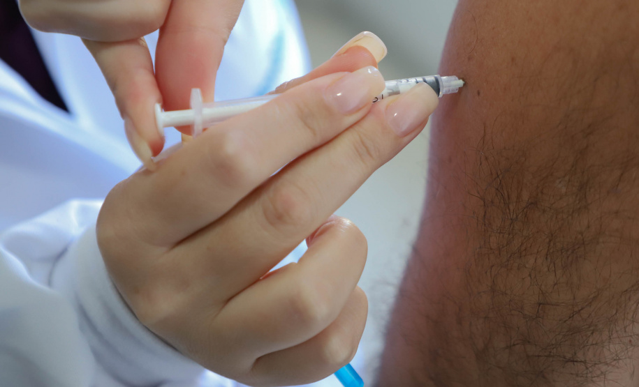 Secretaria da Saúde promove ação para imunizar seus servidores contra Influenza e Covid-19