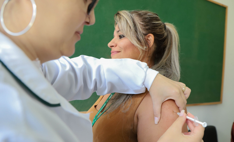 Secretaria da Saúde promove ação para imunizar seus servidores contra Influenza e Covid-19