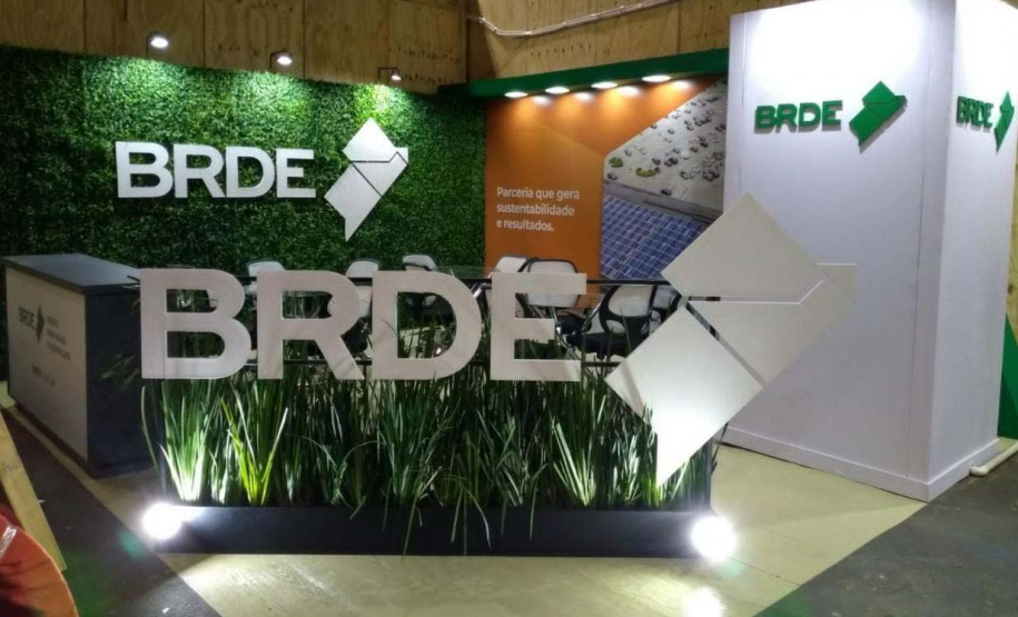 BRDE prospecta linhas de energia sustentável, maquinários e equipamentos no ExpoApras