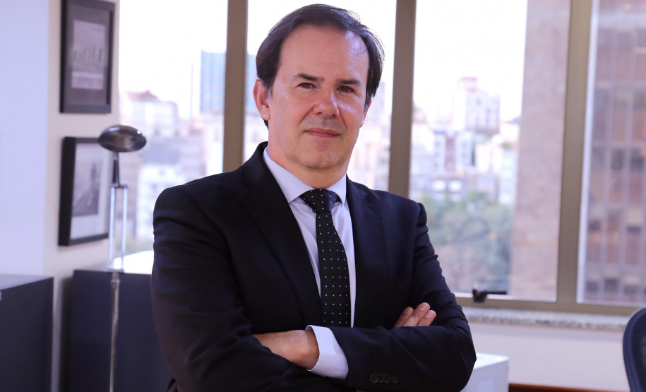 O desembargador Fernando Quadros da Silva foi eleito hoje (13/4), em sessão extraordinária do Plenário, presidente do Tribunal Regional Federal da 4ª Região (TRF4) para o biênio 2023-2025.