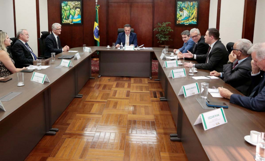 Em reunião com Ministro, comitiva paranaense defende políticas para o agronegócio