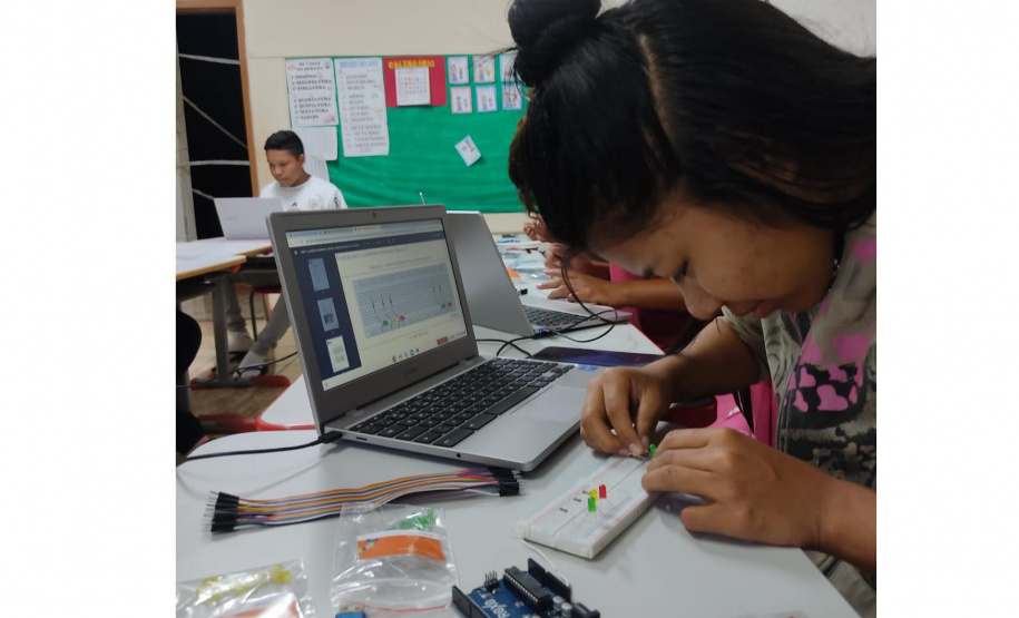 Tecnologia e saberes tradicionais: Paraná investe no ensino das ciências em comunidades indígenas do estado