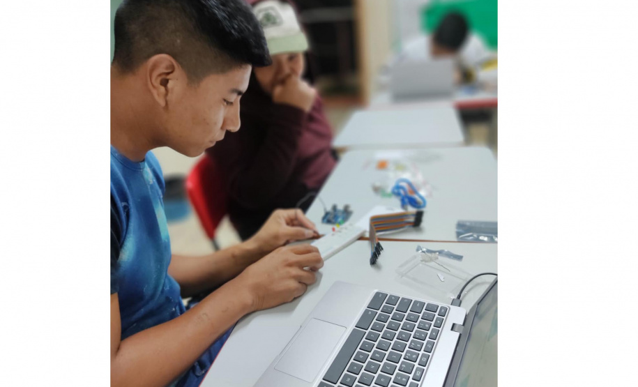 Tecnologia e saberes tradicionais: Paraná investe no ensino das ciências em comunidades indígenas do estado