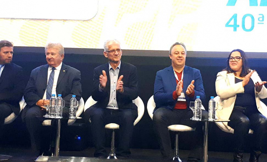 O vice-governador Darci Piana e o secretário da Agricultura, Norberto Ortigara, participaram da abertura da ExpoApras 2023