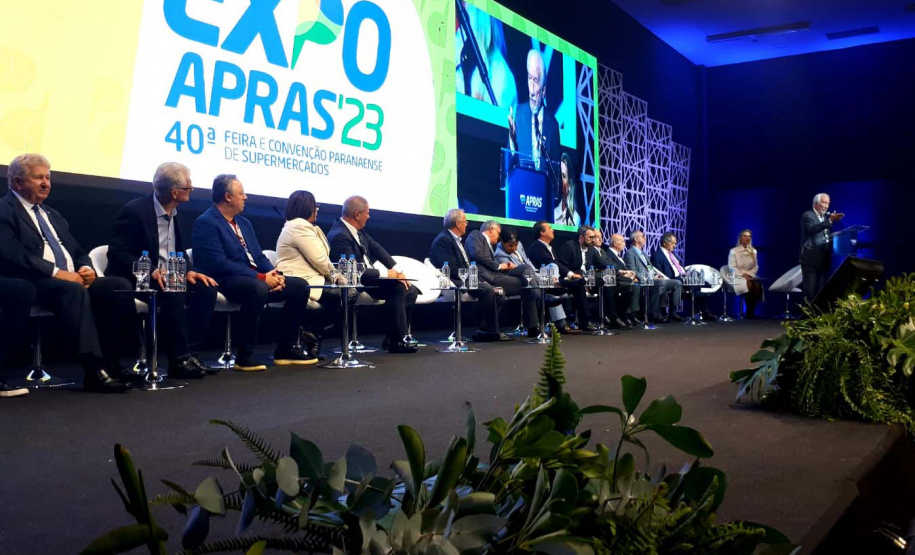 O vice-governador Darci Piana e o secretário da Agricultura, Norberto Ortigara, participaram da abertura da ExpoApras 2023