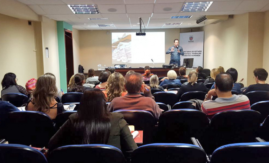 Abril Azul: Direitos do Autista é prioridade para o Governo do Paraná