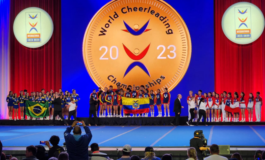 Paranaense conquista segundo lugar no mundial de cheerleading, em Orlando