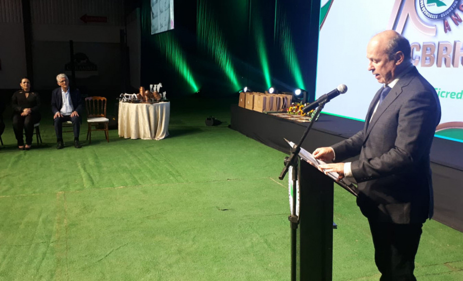 Genética do gado paranaense e qualidade do leite são destaque em aniversário de associação