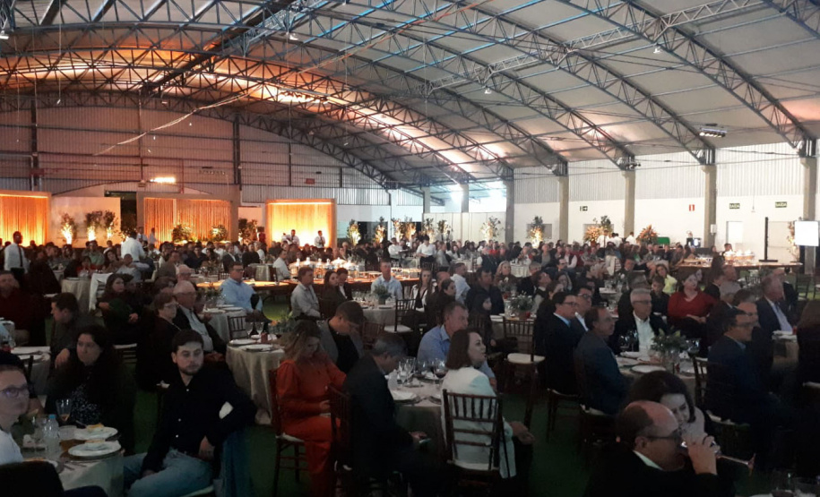 Genética do gado paranaense e qualidade do leite são destaque em aniversário de associação