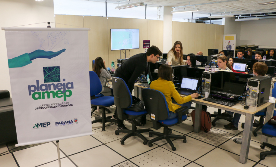 Amep capacita técnicos municipais em geoprocessamento para melhorar gestão urbana