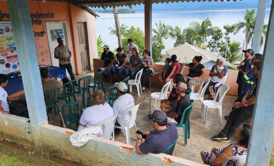 Portos do Paraná leva oficina de implantação de sistema alternativo de esgoto para ilha da baia de Paranaguá