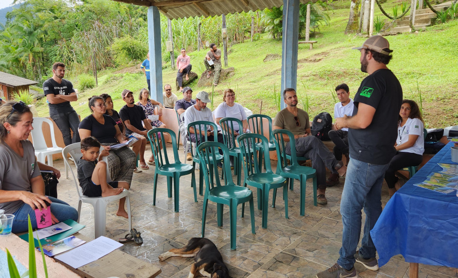 Portos do Paraná leva oficina de implantação de sistema alternativo de esgoto para ilha da baia de Paranaguá