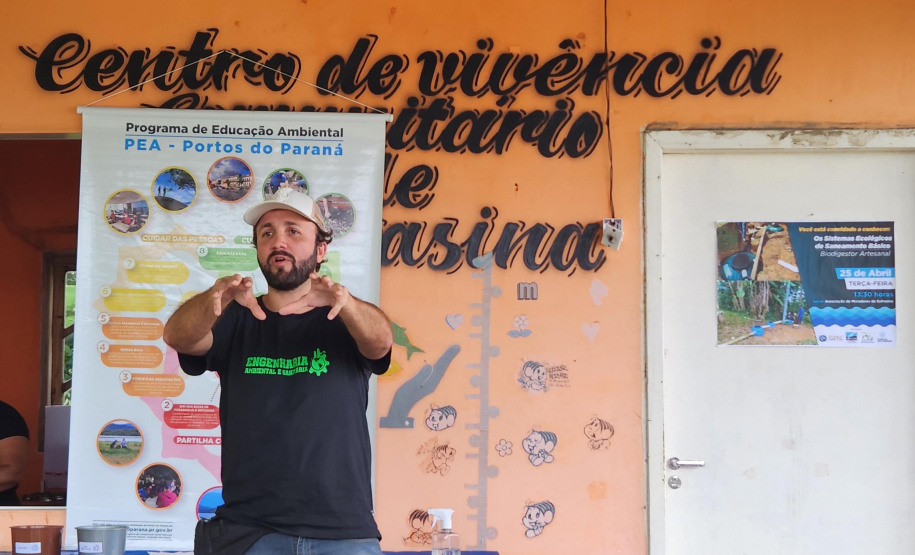 Portos do Paraná leva oficina de implantação de sistema alternativo de esgoto para ilha da baia de Paranaguá