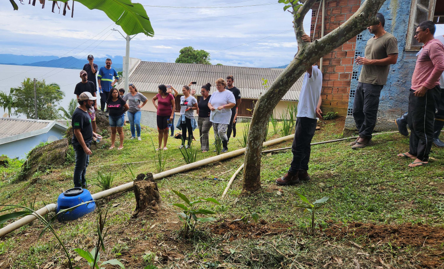 Portos do Paraná leva oficina de implantação de sistema alternativo de esgoto para ilha da baia de Paranaguá