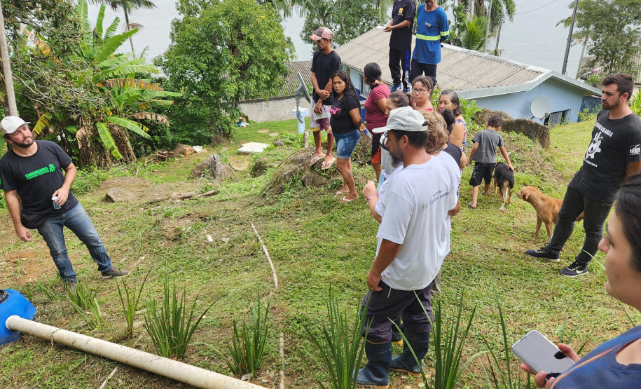 Portos do Paraná leva oficina de implantação de sistema alternativo de esgoto para ilha da baia de Paranaguá