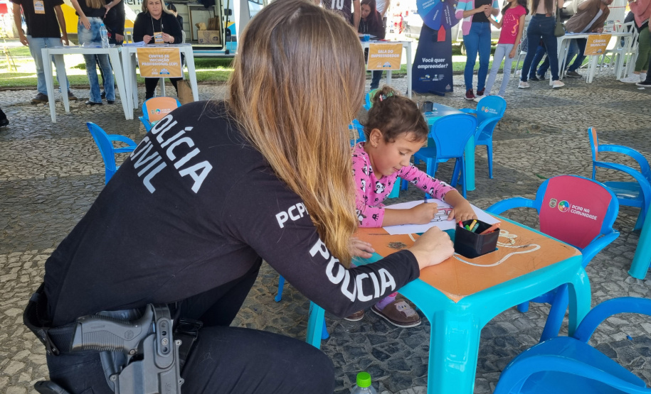 PCPR na Comunidade oferece serviços para a população de Colombo