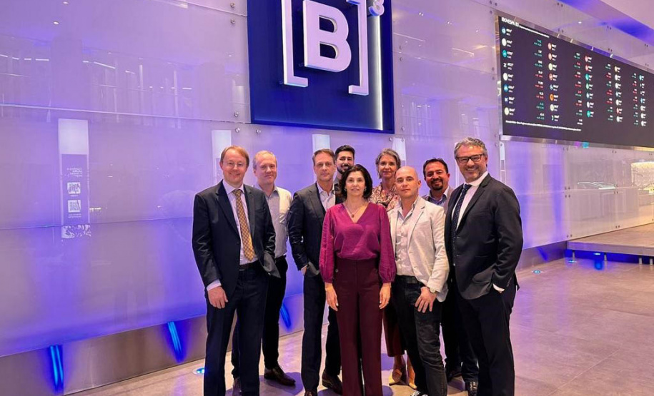 Diretores da Companhia de Saneamento do Paraná (Sanepar) e consultores especializados fizeram um roadshow na B3, em São Paulo, nesta quinta-feira (4), sobre a parceria público-privada (PPP) que será contratada para serviços de esgotamento sanitário em 16 cidades do Centro-Litoral do Paraná. O evento foi em formato híbrido, o que permitiu a participação virtual de interessados. O prazo final para a entrega de propostas da PPP é 10 de julho.