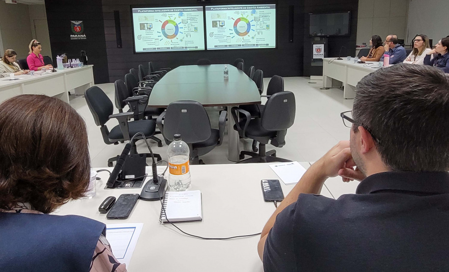 Técnicos do Instituto Água e Terra e do Banco Mundial se reuniram nesta quarta-feira (10) no Palácio das Araucárias para avançar no programa i9 Ambiental.