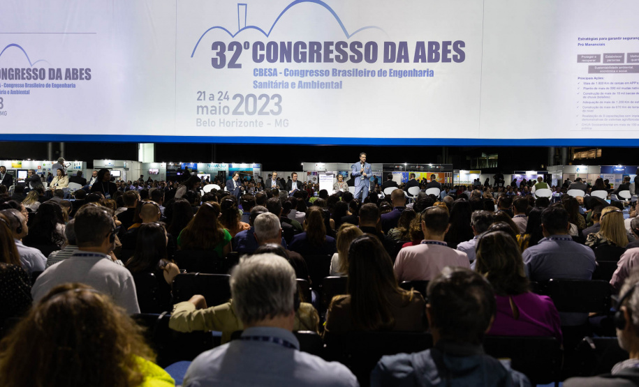 Sanepar apresenta ações sobre marco do saneamento e ganha prêmios em congresso nacional