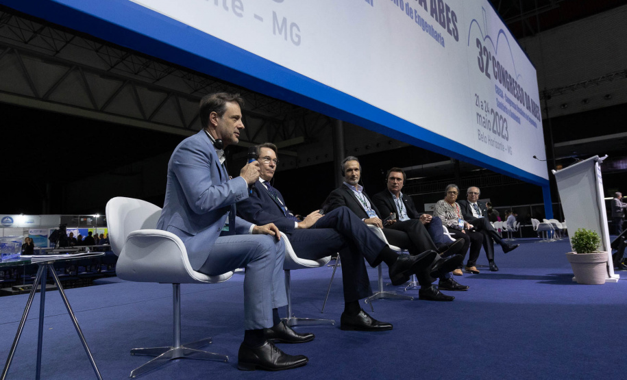 Sanepar apresenta ações sobre marco do saneamento e ganha prêmios em congresso nacional