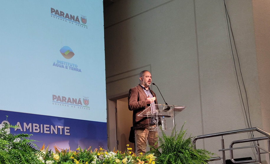 O primeiro dia do Encontro Nacional de Uso Público, Turismo e Meio Ambiente contou com três painéis temáticos para discutir o perfil do visitante em ambientes naturais, a integração das populações tradicionais no manejo das Unidades de Conservação e a importância da qualificação e da segurança do visitante nos parques.