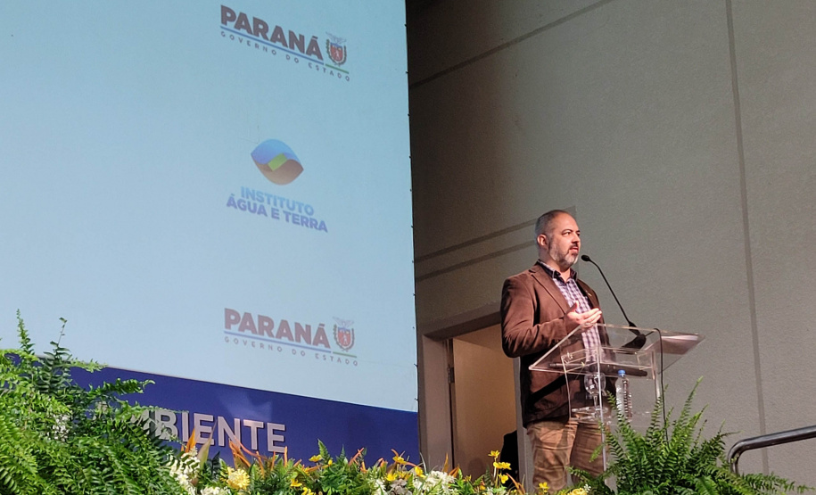 O primeiro dia do Encontro Nacional de Uso Público, Turismo e Meio Ambiente contou com três painéis temáticos para discutir o perfil do visitante em ambientes naturais, a integração das populações tradicionais no manejo das Unidades de Conservação e a importância da qualificação e da segurança do visitante nos parques.