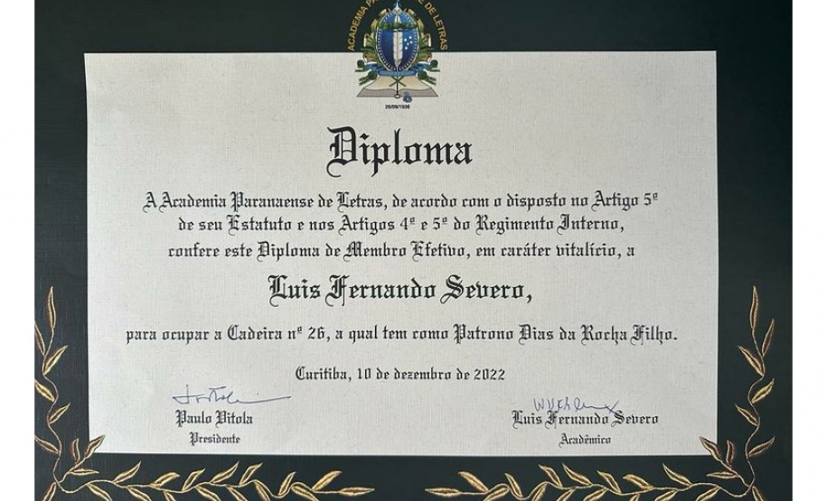 Professor da Unespar toma posse na Academia Paranaense de Letras