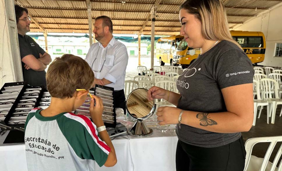 Exame de visão e doação de óculos a crianças são destaques em Marechal Cândido Rondon