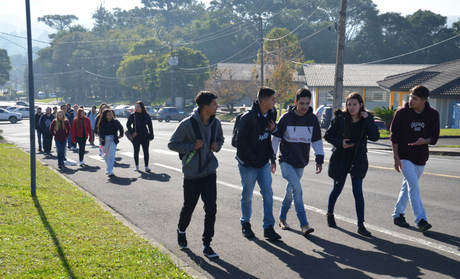 O Governo do Estado lançou o 2º Vestibular Unificado com 996 vagas para cinco cursos de graduação, sendo 540 vagas para a Universidade Estadual de Ponta Grossa (UEPG) e 456 para a Universidade Estadual do Centro-Oeste (Unicentro).