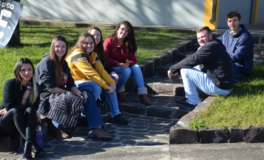 O Governo do Estado lançou o 2º Vestibular Unificado com 996 vagas para cinco cursos de graduação, sendo 540 vagas para a Universidade Estadual de Ponta Grossa (UEPG) e 456 para a Universidade Estadual do Centro-Oeste (Unicentro).