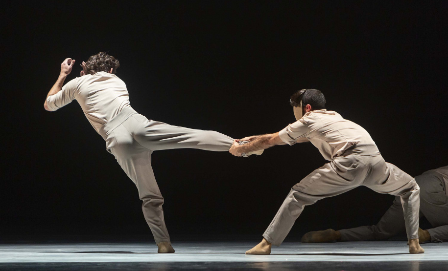 Ponta Grossa e Guarapuava recebem Balé Teatro Guaíra com "V.I.C.A." e "Piá"