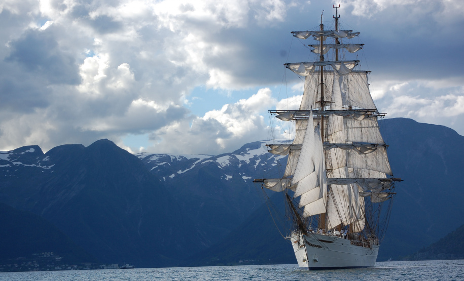 Marinha do Brasil e Portos do Paraná convidam para visitação ao veleiro Cisne Branco