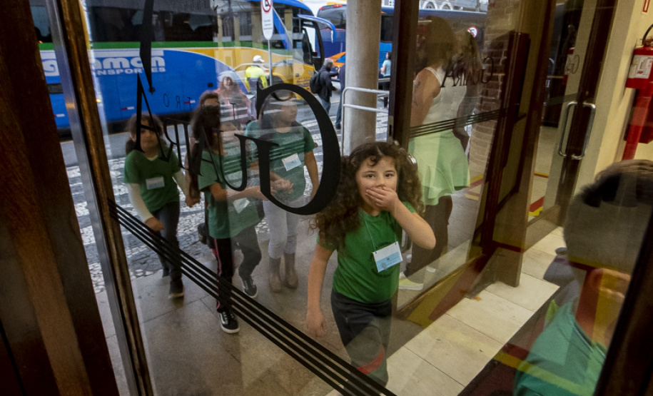 Musical Itan e Tal volta ao Guairinha no mês de maio pelo projeto Crianças no Teatro