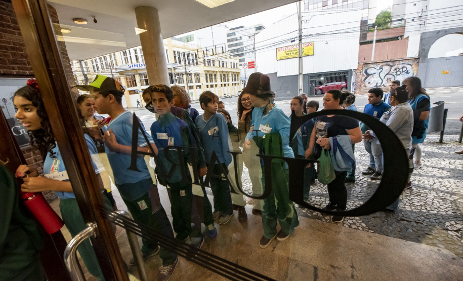 Musical Itan e Tal volta ao Guairinha no mês de maio pelo projeto Crianças no Teatro